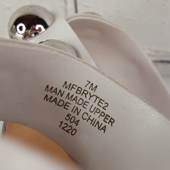 MARC FISHER 'BRYTE' DOMÈ STUDD CRISS~CROSS FLAT SLIP ON SLIDE SANDALS WHITE 7 - Picture 11 of 16